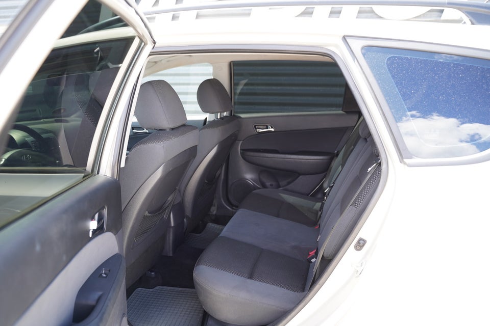 Hyundai i30 1,6 CRDi 115 Comfort CW aut. 5d