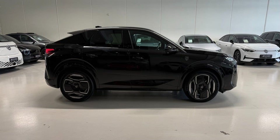 Peugeot e-3008 77 GT 5d