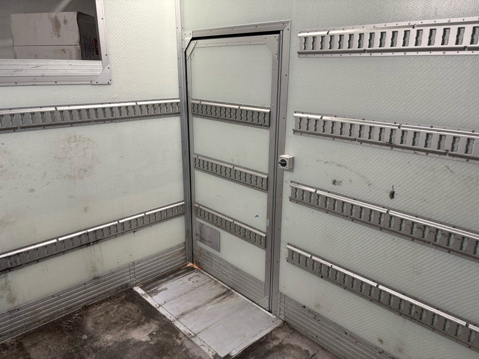 Iveco Daily 3,0 35S18 4100mm Box m/lift AG8