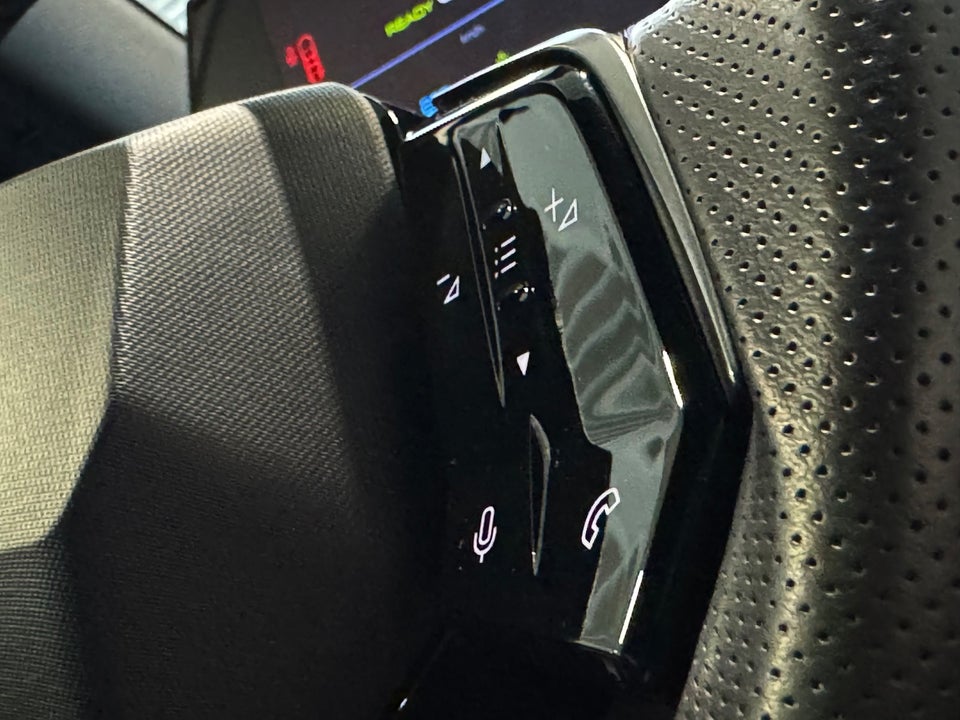 Peugeot e-3008 77 GT Pack 5d