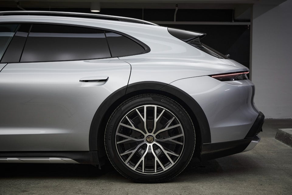 Porsche Taycan 4 Performance+ Cross Turismo 5d