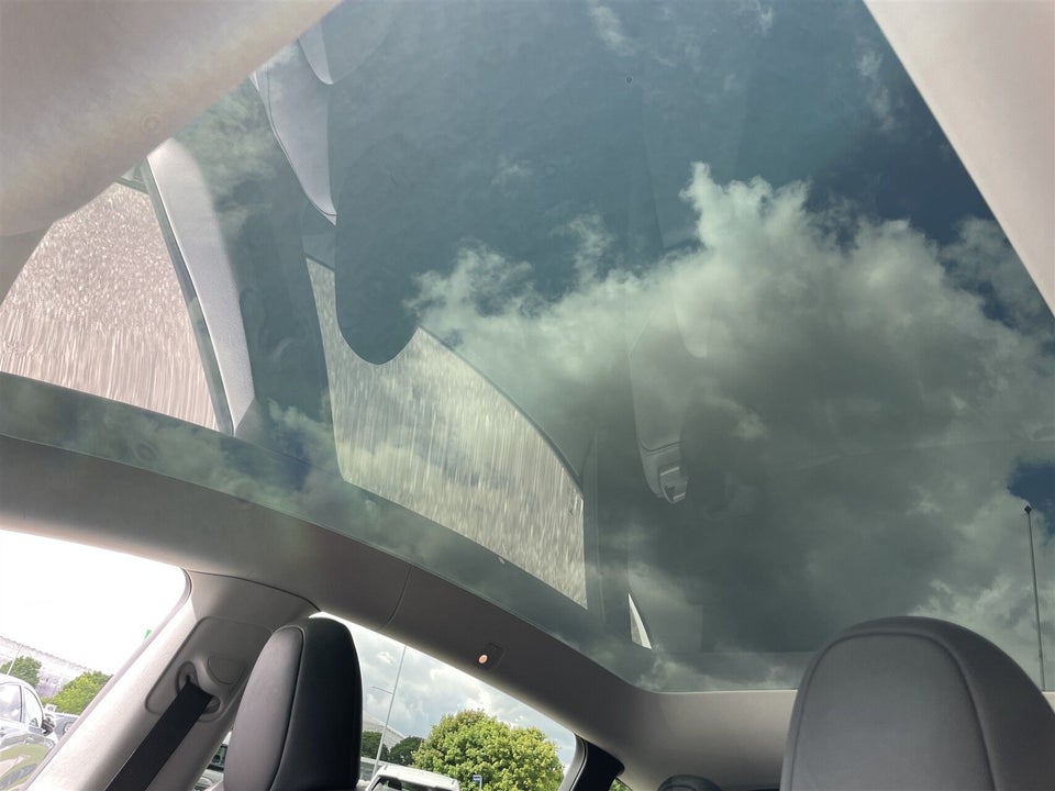 Tesla Model Y Long Range AWD 5d