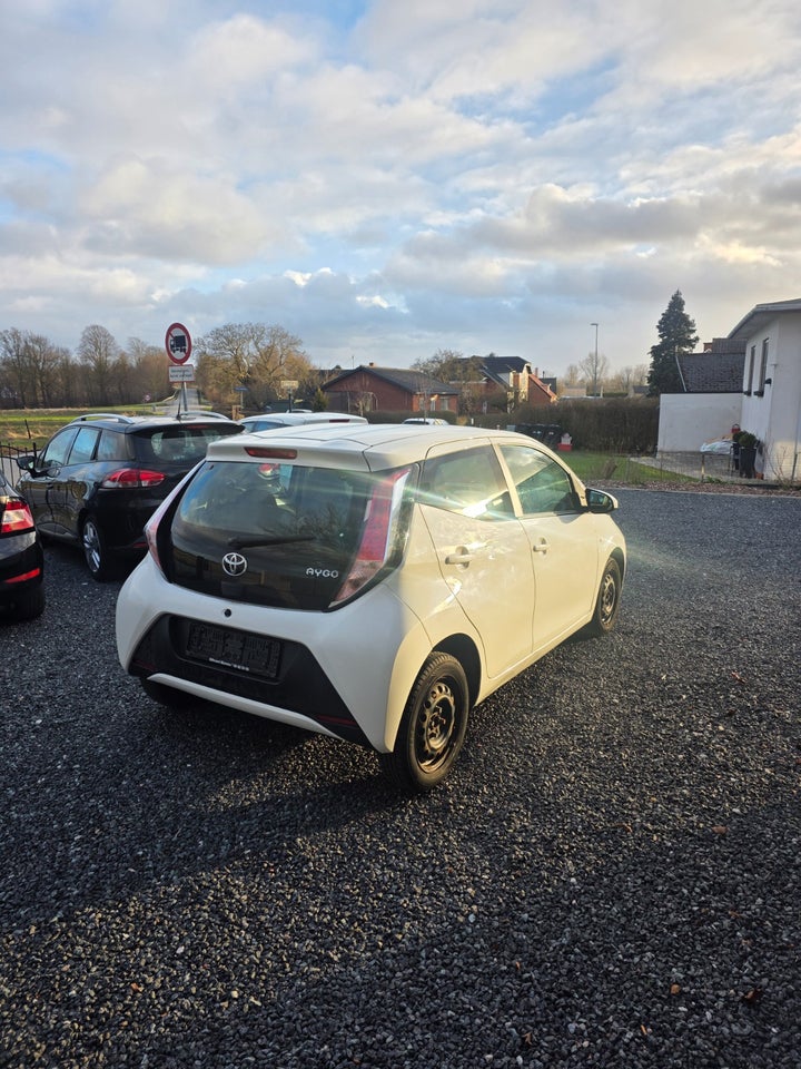 Toyota Aygo 1,0 VVT-i x-play 5d