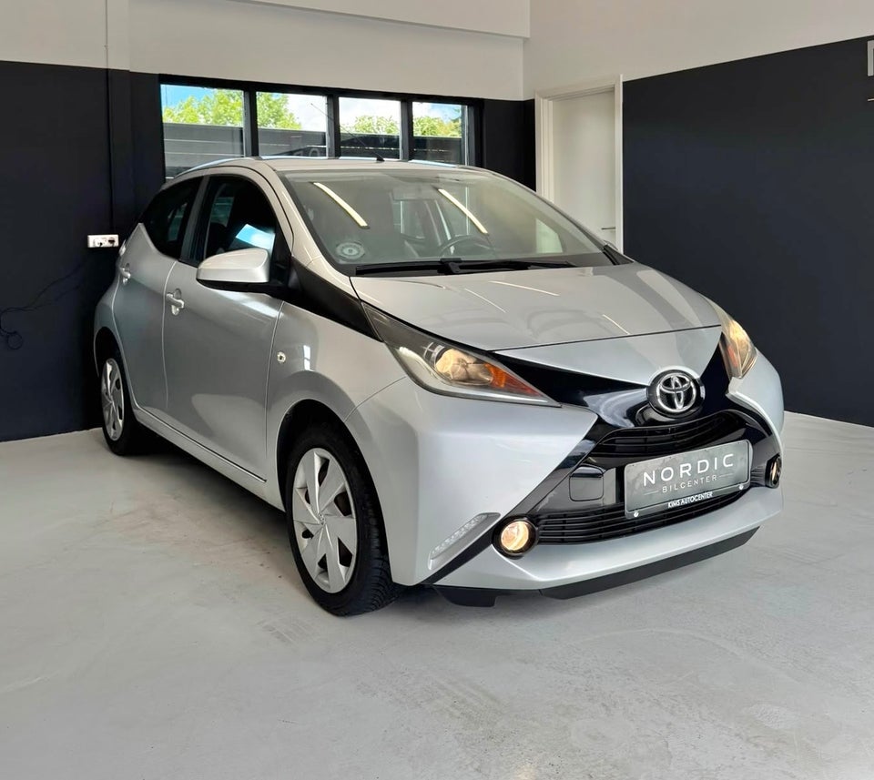 Toyota Aygo 1,0 VVT-i x-play x-touch 5d