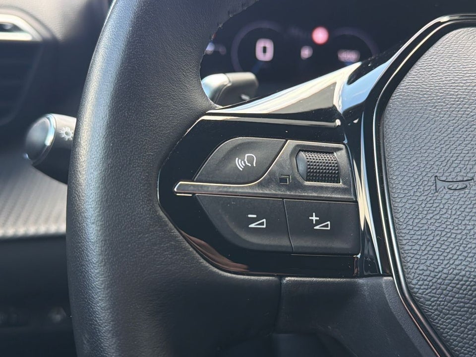 Peugeot 2008 1,2 PureTech 130 Allure EAT8 5d