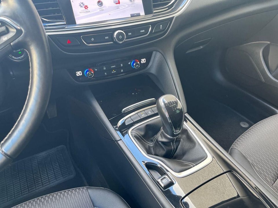 Opel Insignia 1,5 T 165 Dynamic Sports Tourer 5d