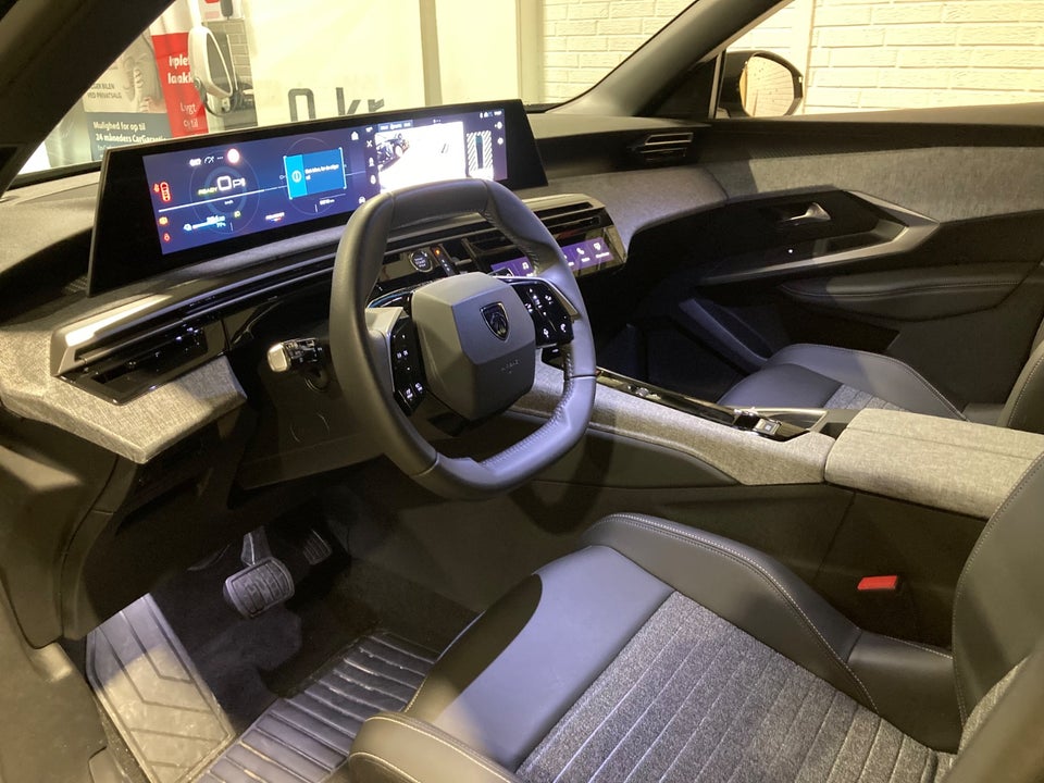 Peugeot e-5008 77 Allure 7prs 5d