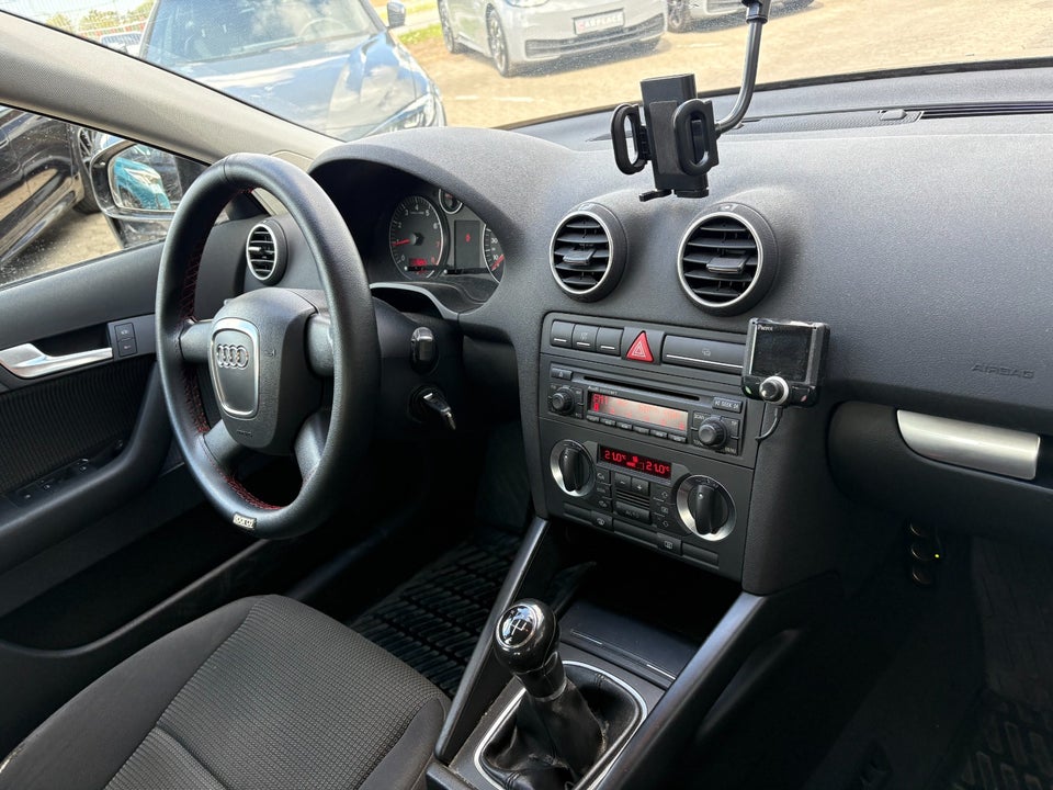 Audi A3 1,6 Ambiente Sportback 5d