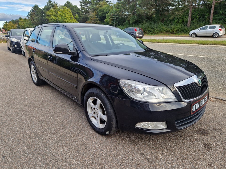 Skoda Octavia 2,0 TDi Elegance Combi 5d