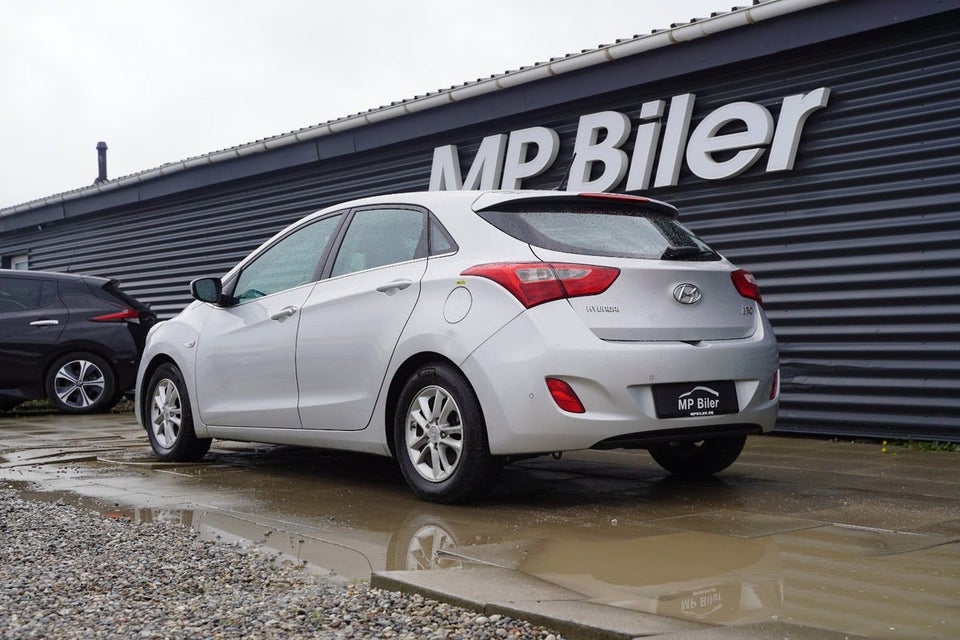 Hyundai i30 1,6 CRDi 110 Trend 5d