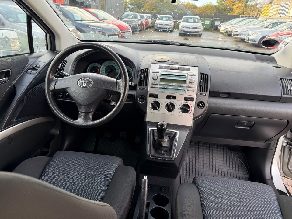 Toyota Corolla Verso 1,6 VVT-i Terra 5d