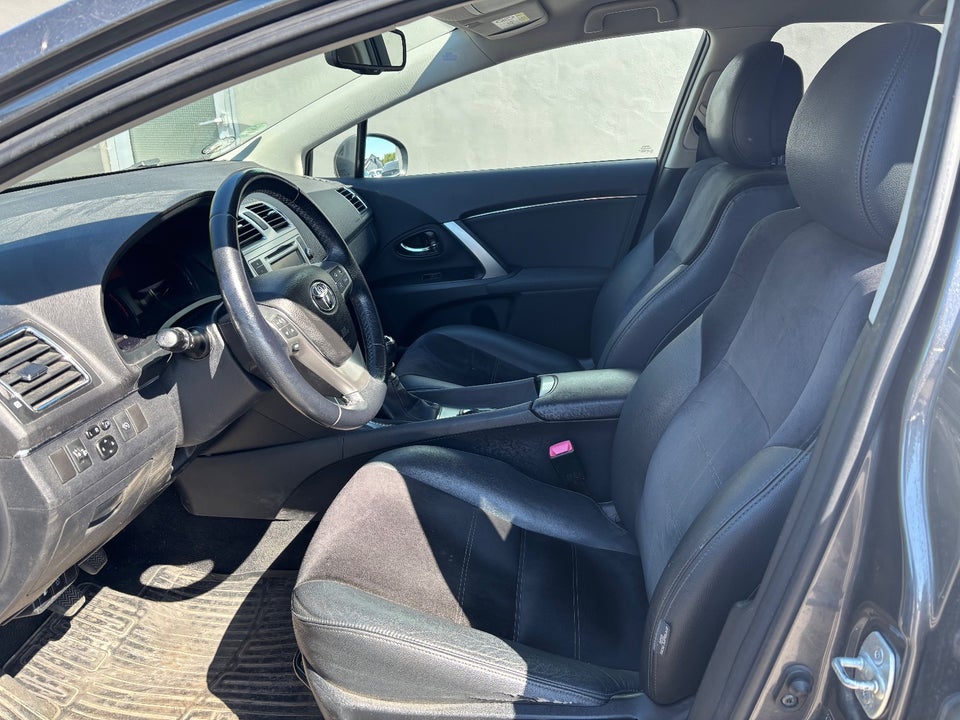 Toyota Avensis 2,0 D-4D T1 stc. 5d