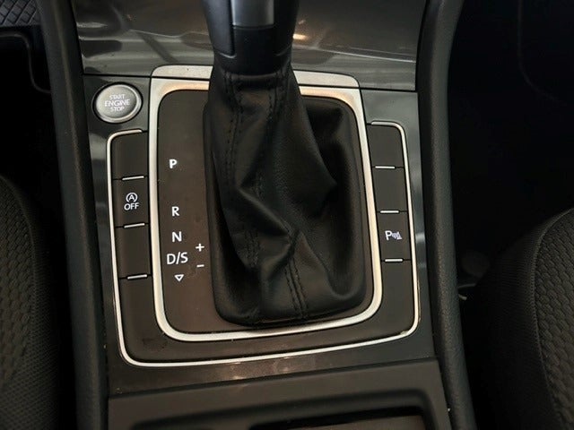 VW Golf VII 2,0 TDi 150 Comfortline Connect Variant DSG 5d