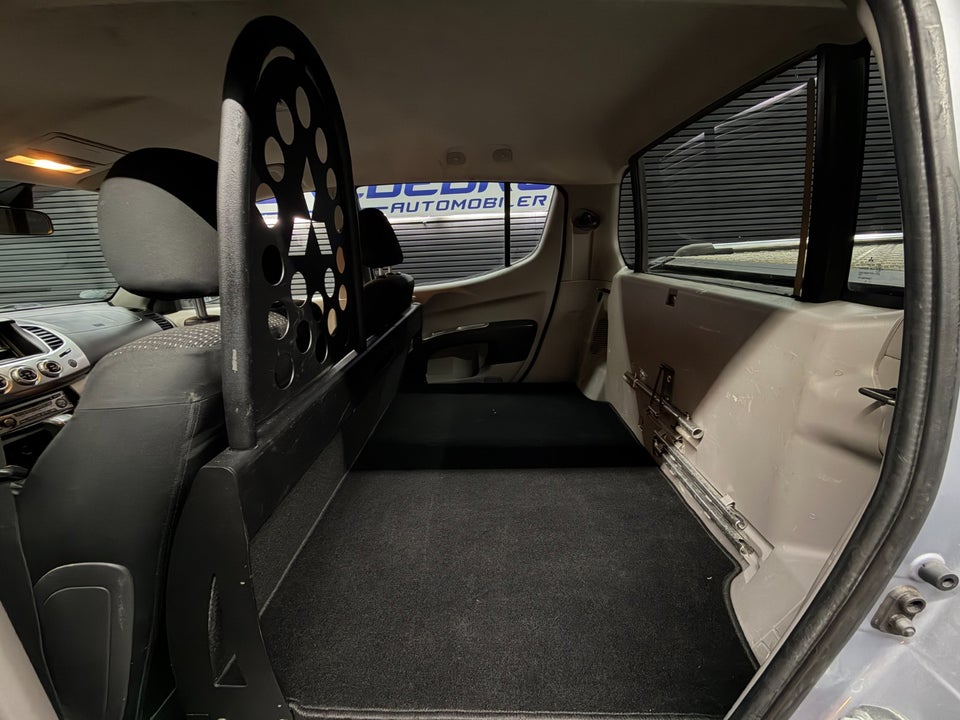 Mitsubishi L200 2,5 DI-D Db.Kab Intense aut. 4d