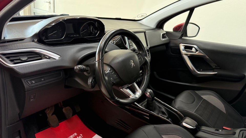 Peugeot 2008 1,2 PureTech 110 Allure Sky 5d
