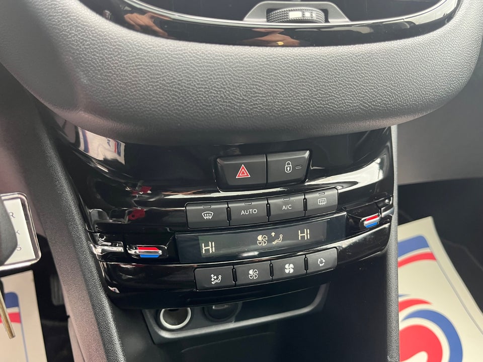 Peugeot 208 1,5 BlueHDi 100 Allure Sky 5d