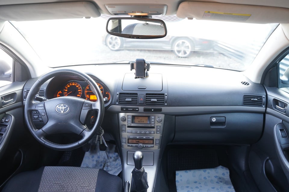 Toyota Avensis 1,8 VVT-i Elegance stc. 5d