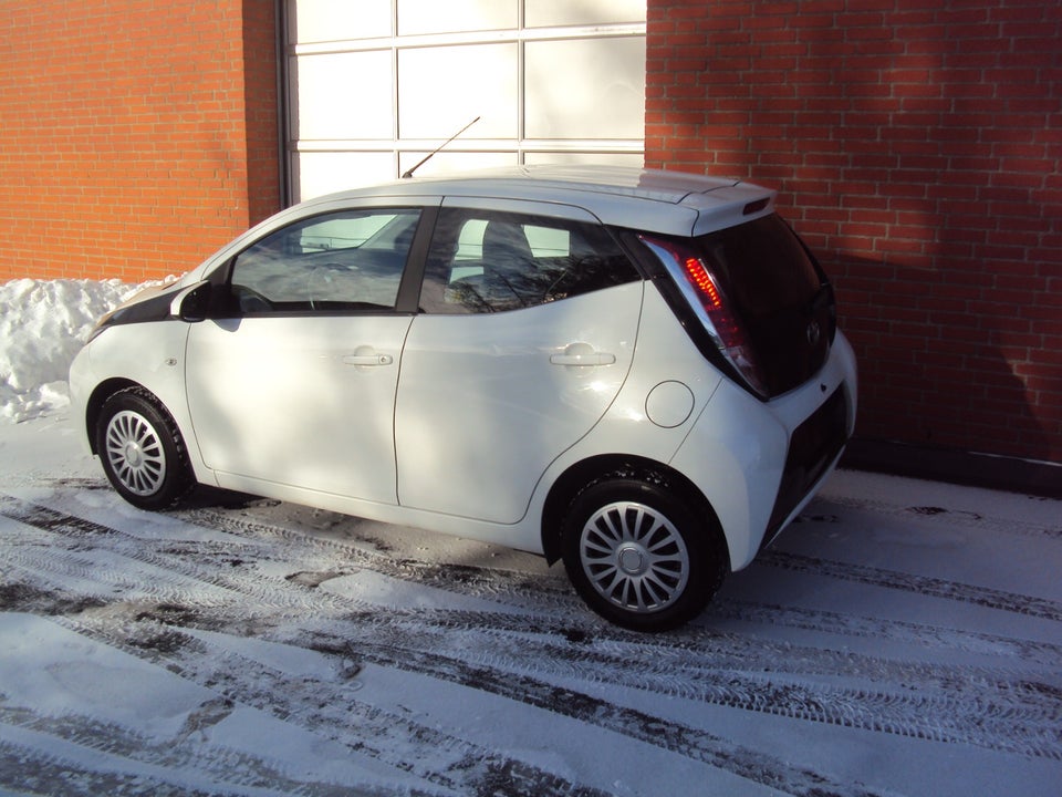 Toyota Aygo 1,0 VVT-i x-touch 5d