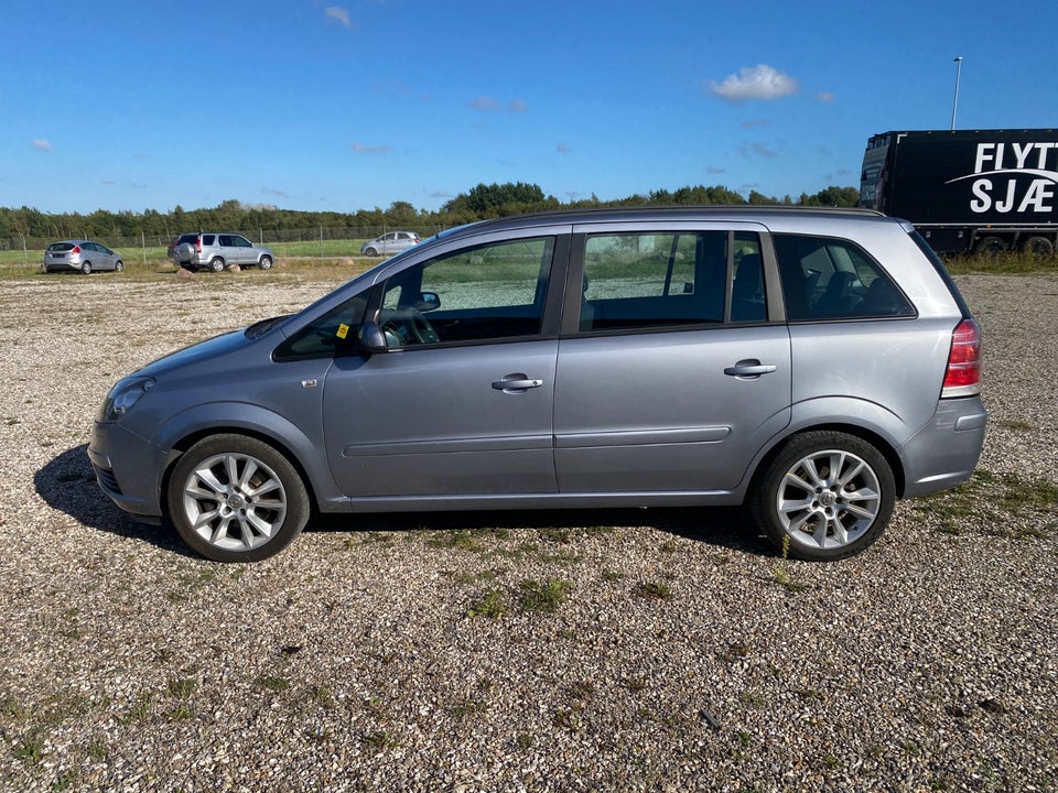 Opel Zafira 2,2 16V Enjoy 5d