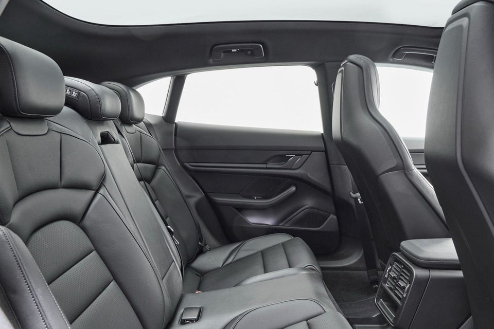 Porsche Taycan Sport Turismo 5d