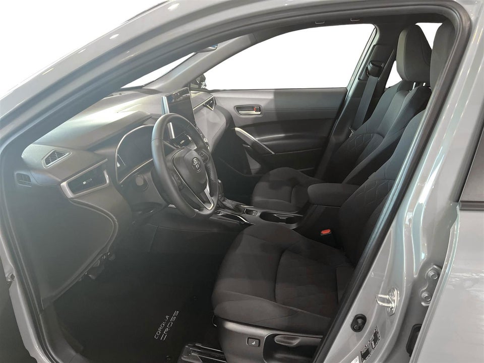 Toyota Corolla Cross 2,0 Hybrid Style Comfort CVT 5d