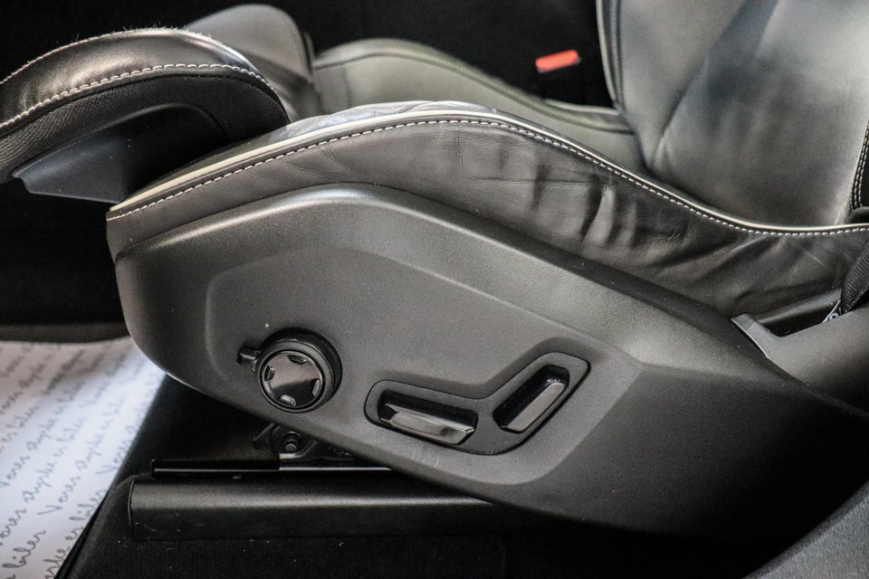 Volvo XC60 2,0 B4 197 R-Design aut. AWD 5d