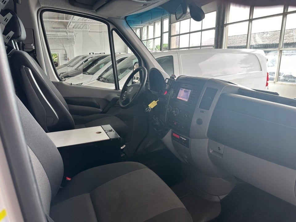 VW Crafter 2,0 TDi 163 Kassevogn M