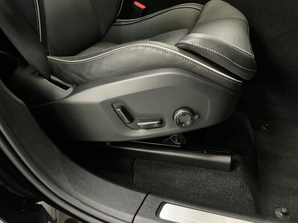 Volvo XC60 2,0 T6 ReCharge Plus Dark aut. AWD 5d