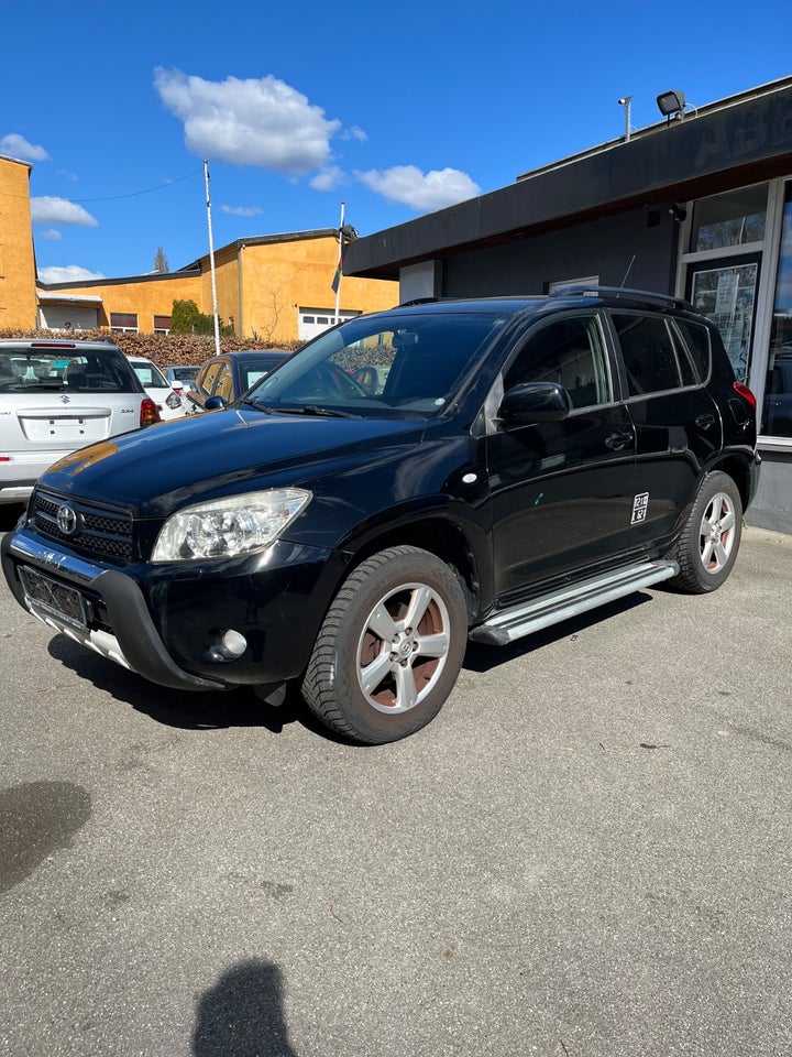 Toyota RAV4 2,0 VVT-i Plus aut. 4x4 Van 5d