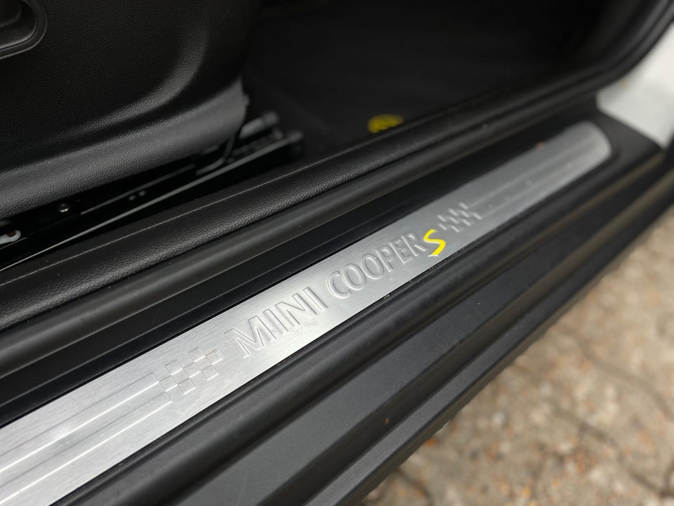 MINI Cooper SE Trim L 3d