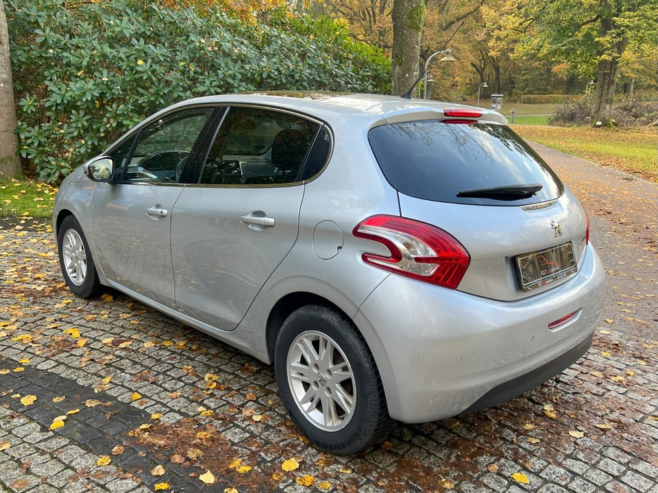 Peugeot 208 1,2 VTi Allure 5d