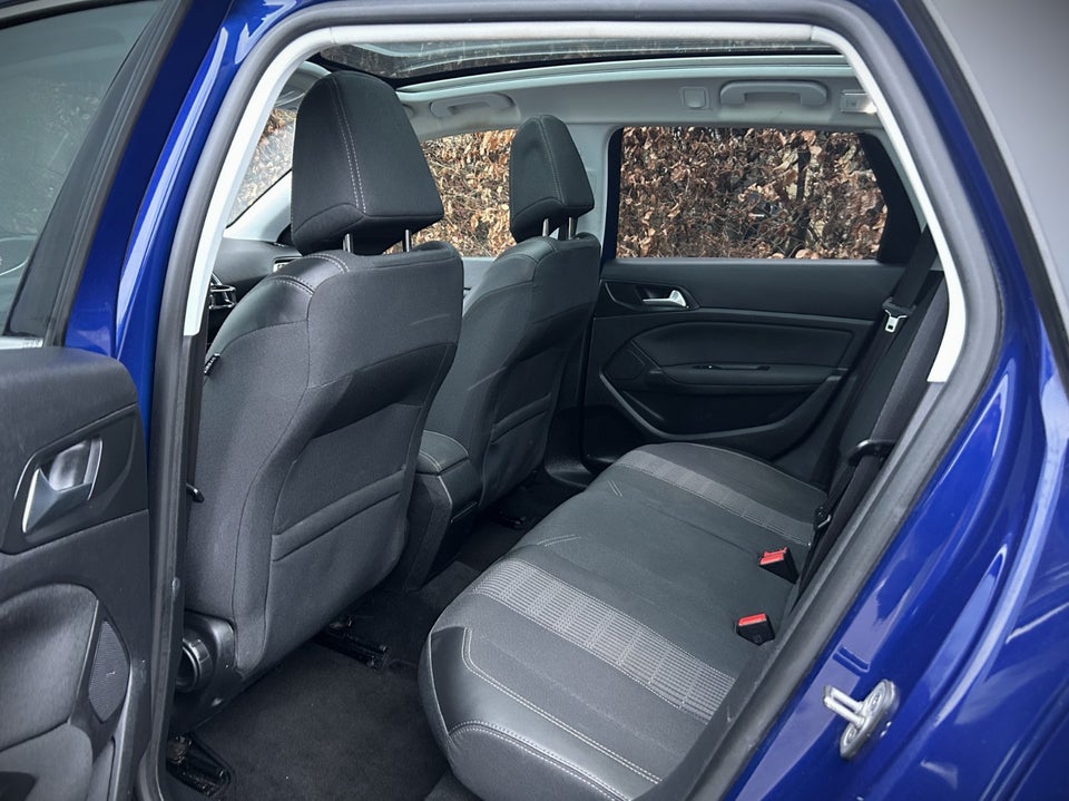 Peugeot 308 1,6 BlueHDi 120 Allure Sky SW 5d