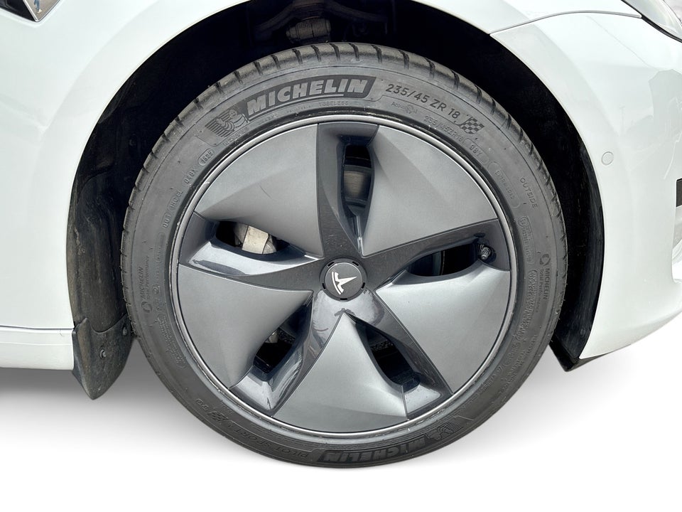 Tesla Model 3 Standard Range+ RWD 4d