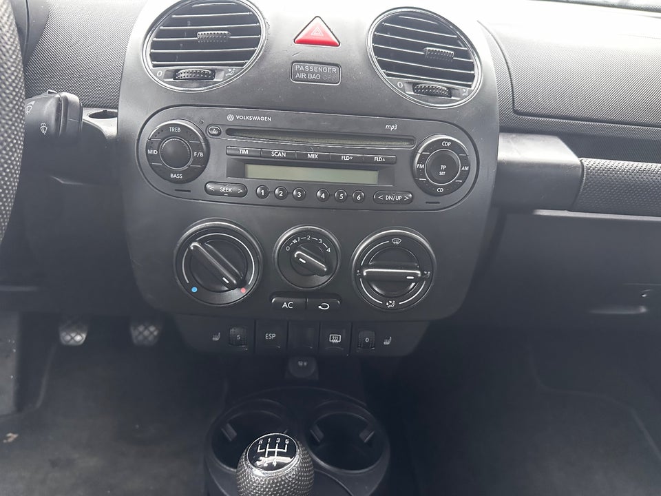 VW New Beetle 1,6 Trendline 2d