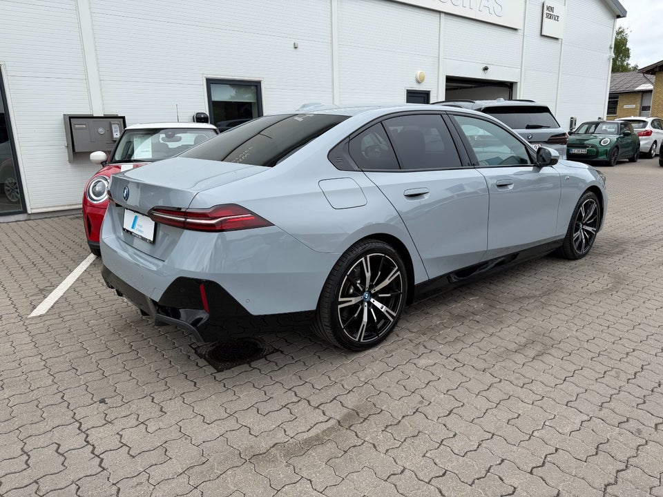 BMW i5 eDrive40 M-Sport 4d