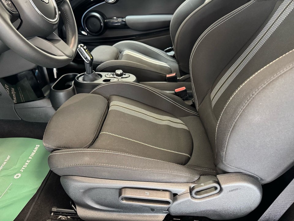 MINI Cooper SE Essential 3d