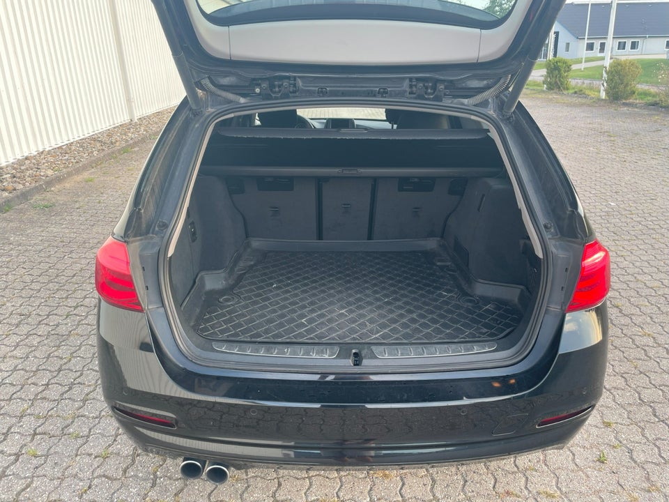 BMW 320i 2,0 Touring aut. 5d