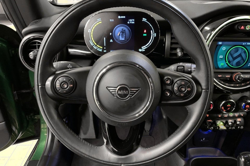 MINI Cooper SE Essential 3d