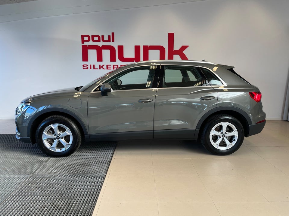 Audi Q3 45 TFSi e Attitude plus S-tr. 5d