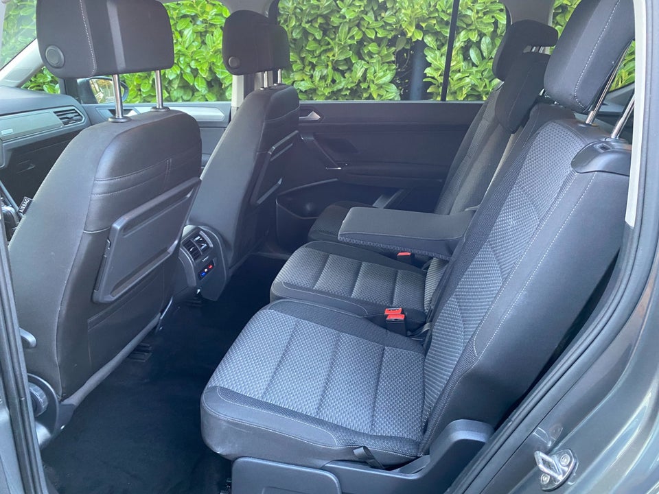 VW Touran 1,6 TDi 115 Comfortline Connect DSG 7prs 5d