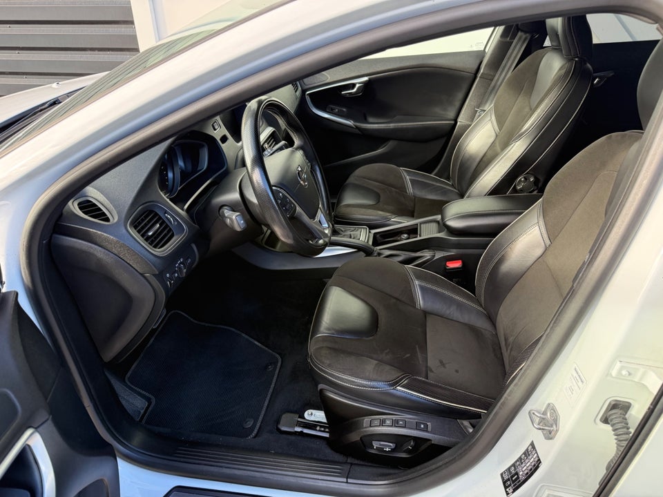 Volvo V40 2,0 T4 190 R-Design 5d