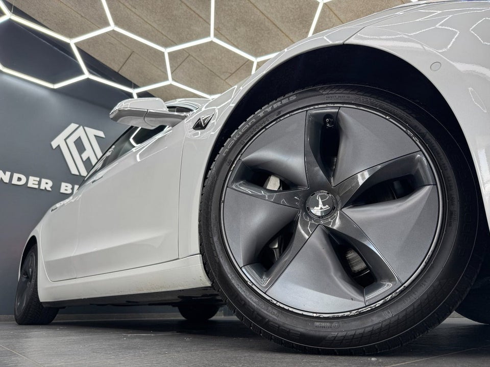 Tesla Model 3 Standard Range+ RWD 4d