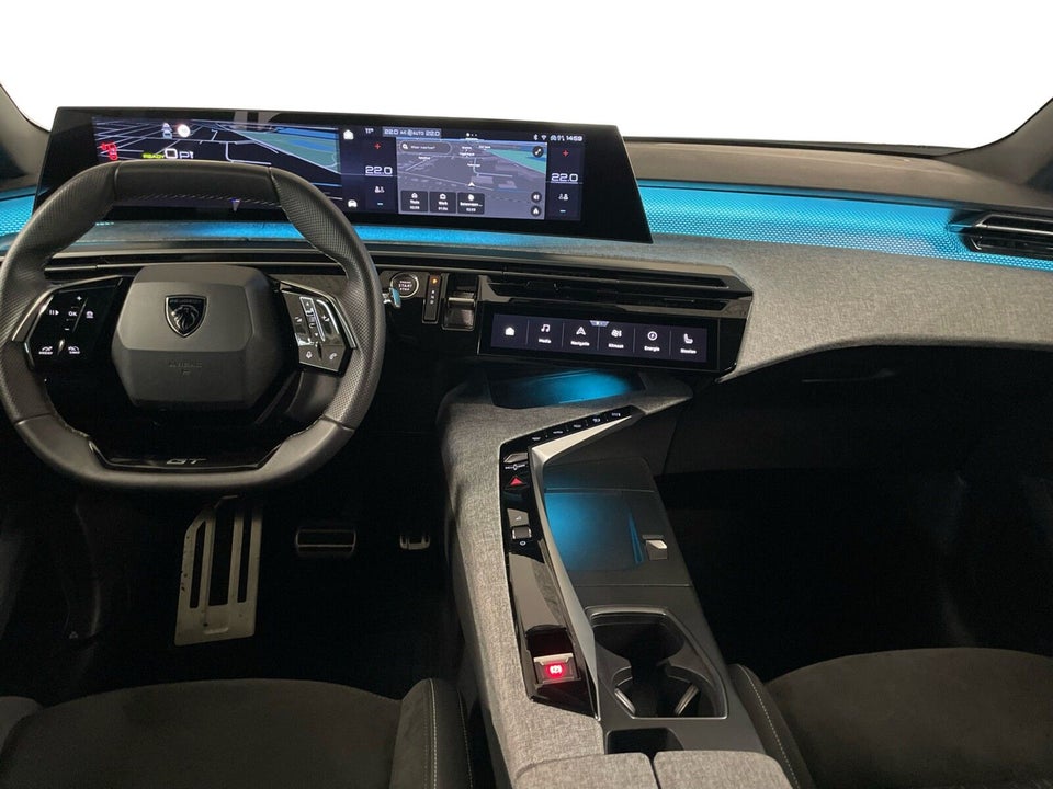 Peugeot e-3008 77 GT Pack 5d
