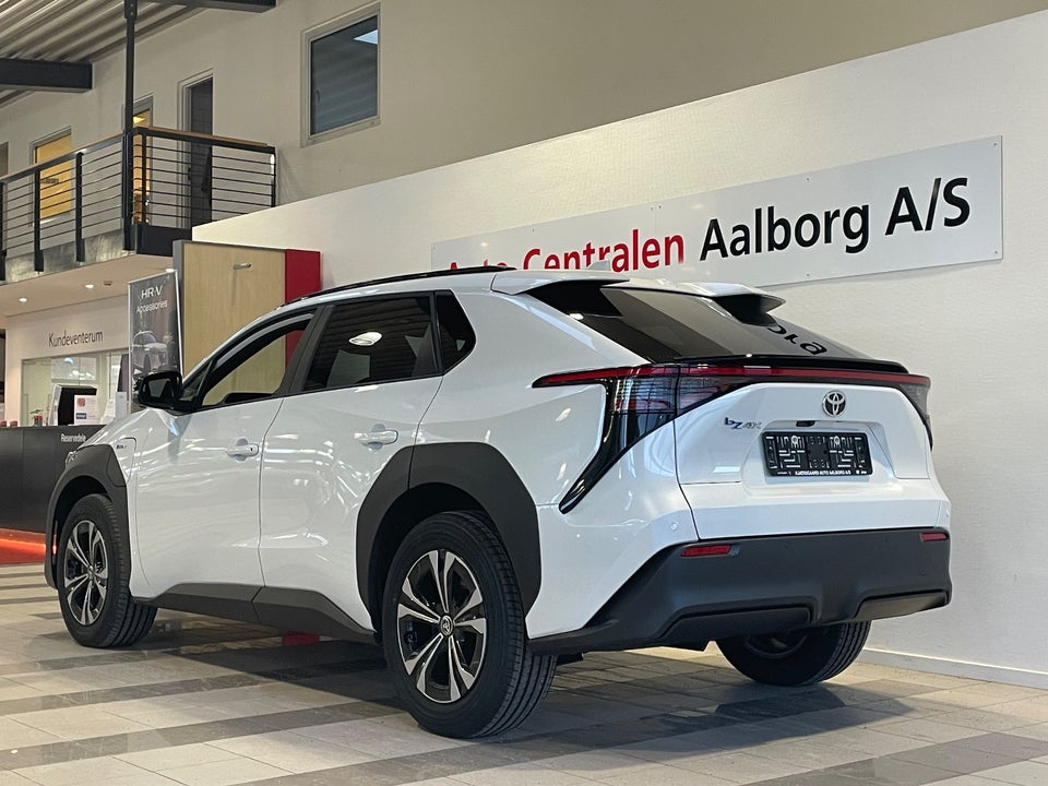 Toyota bZ4X Active 5d