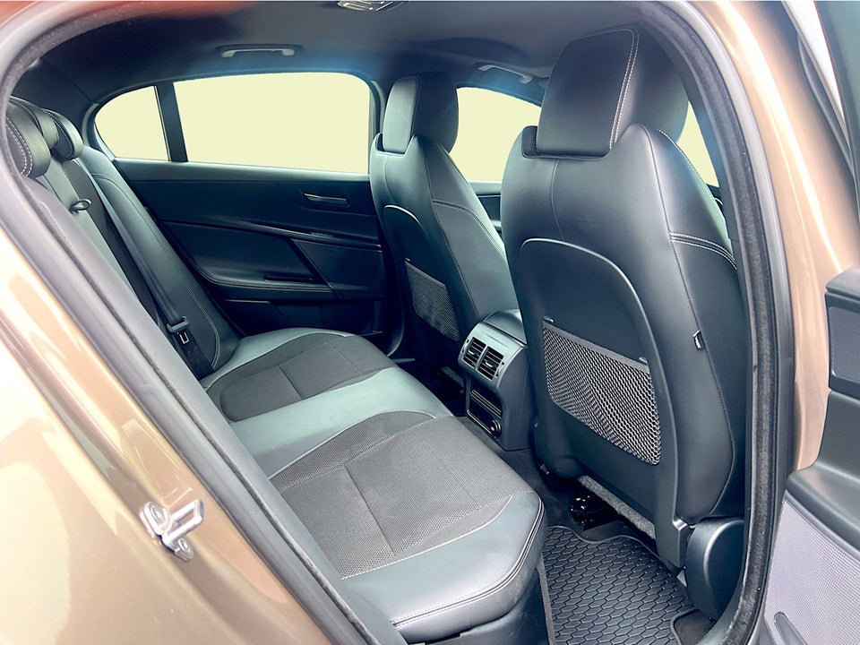 Jaguar XE 2,0 D180 R-Sport aut. 4d