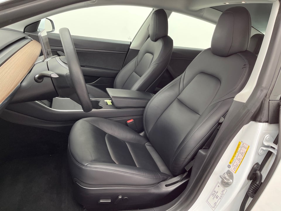 Tesla Model 3 Standard Range+ RWD 4d