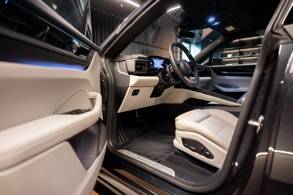 Porsche Macan 4 5d