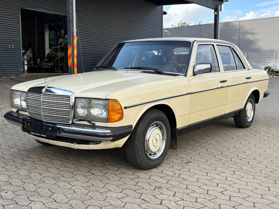 Mercedes 200 2,0  4d