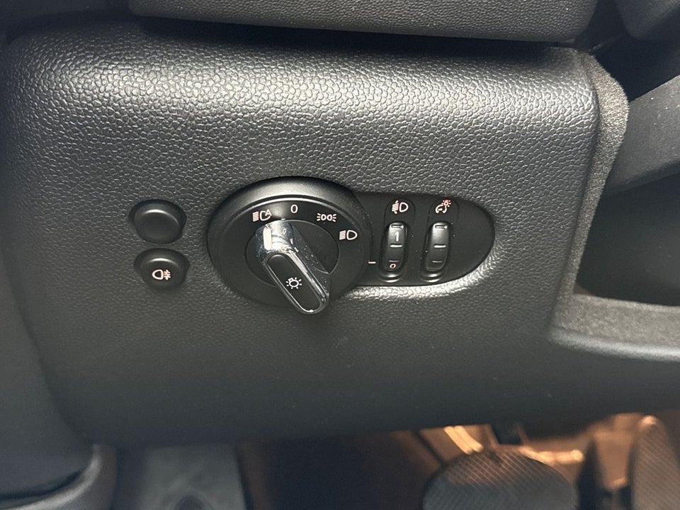 MINI Cooper SE Essential 3d