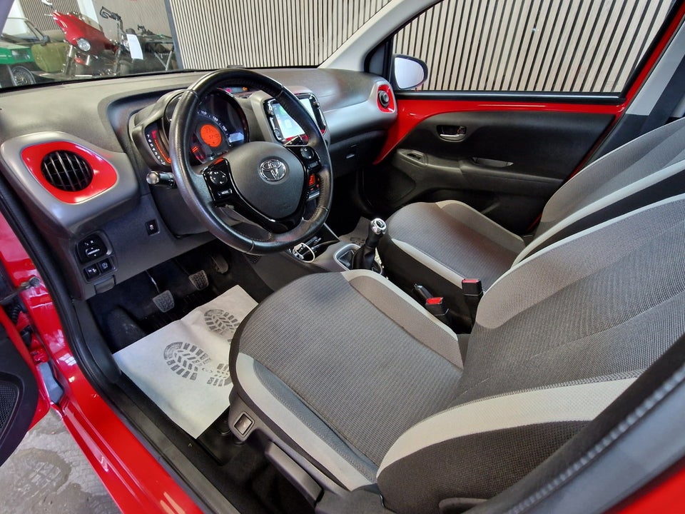 Toyota Aygo 1,0 VVT-i x-press 5d